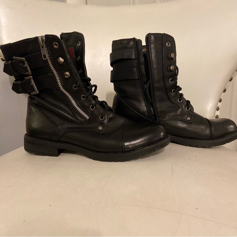 Y2K Era Hotcakes women’s biker boots